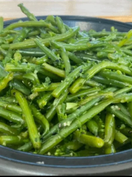 Green Beans Sautéed in Garlic and Lemon