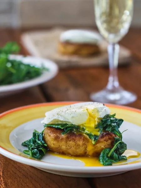 EGGS BENEDICT