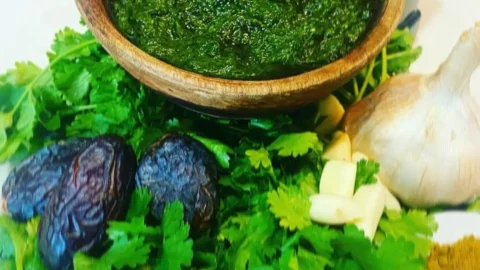 Coriander and Date Chutney