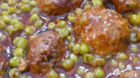 Meatballs and Green Peas